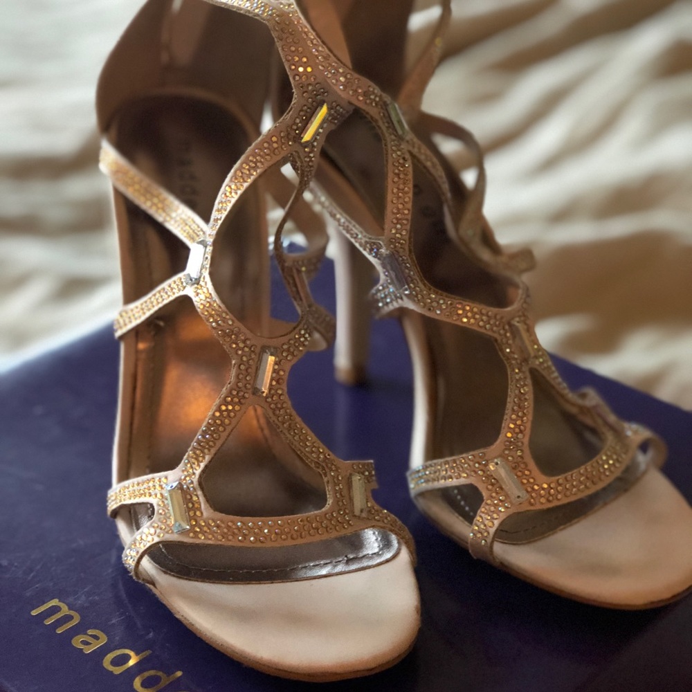 madden girl nude pumps